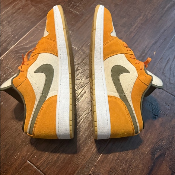 Jordan 1 low. Men's size 13. Color is curry and olive. Great condition - Picture 3 of 5